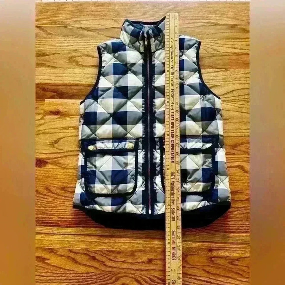 JCREW - Women’s puffer vest in gingham navy and white check. Size XS - Picture 2 of 8